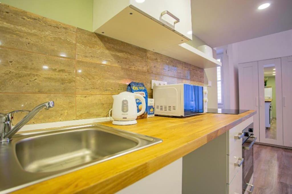 Cosy 2 Bedroom Flat In Akacfa St., Sol بودابست المظهر الخارجي الصورة
