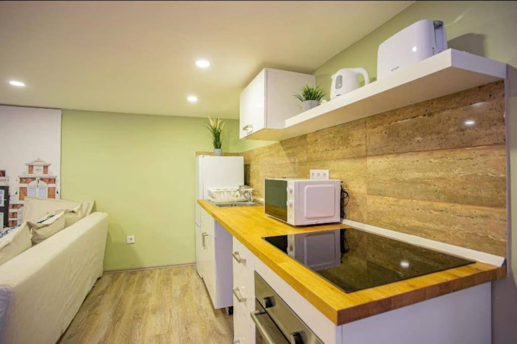 Cosy 2 Bedroom Flat In Akacfa St., Sol بودابست المظهر الخارجي الصورة